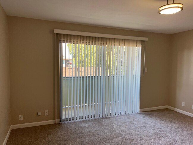 Building Photo - 36976 Mulberry St