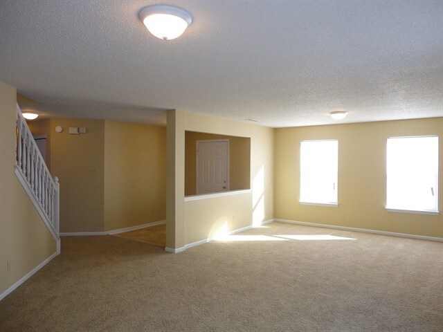 Building Photo - 2324 Shadowbrook Dr