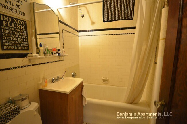 Building Photo - 349 Pleasant St