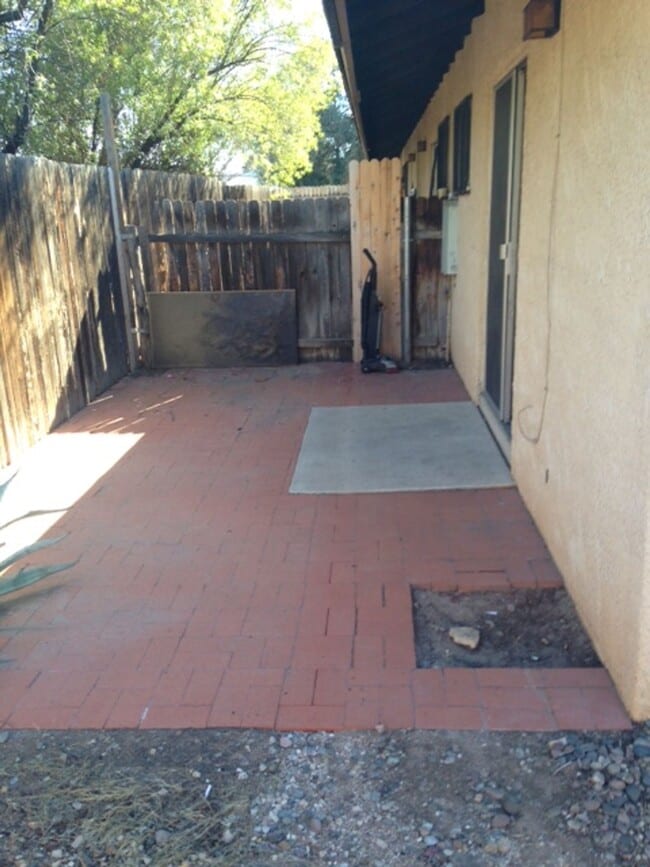 Building Photo - 2819 E Fort Lowell Rd