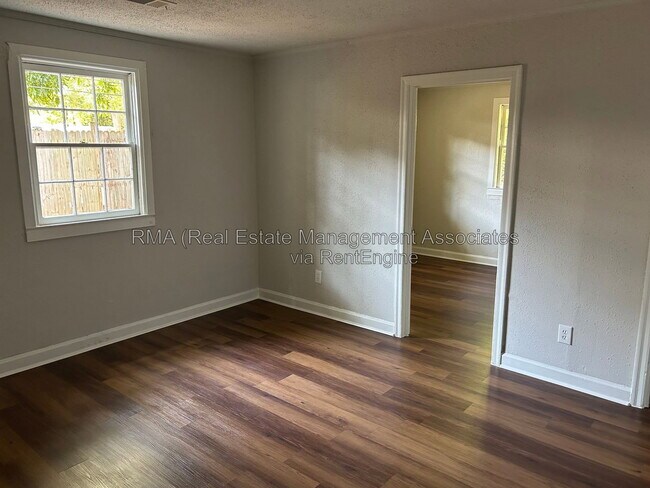 Building Photo - 1321 Drewery Ave