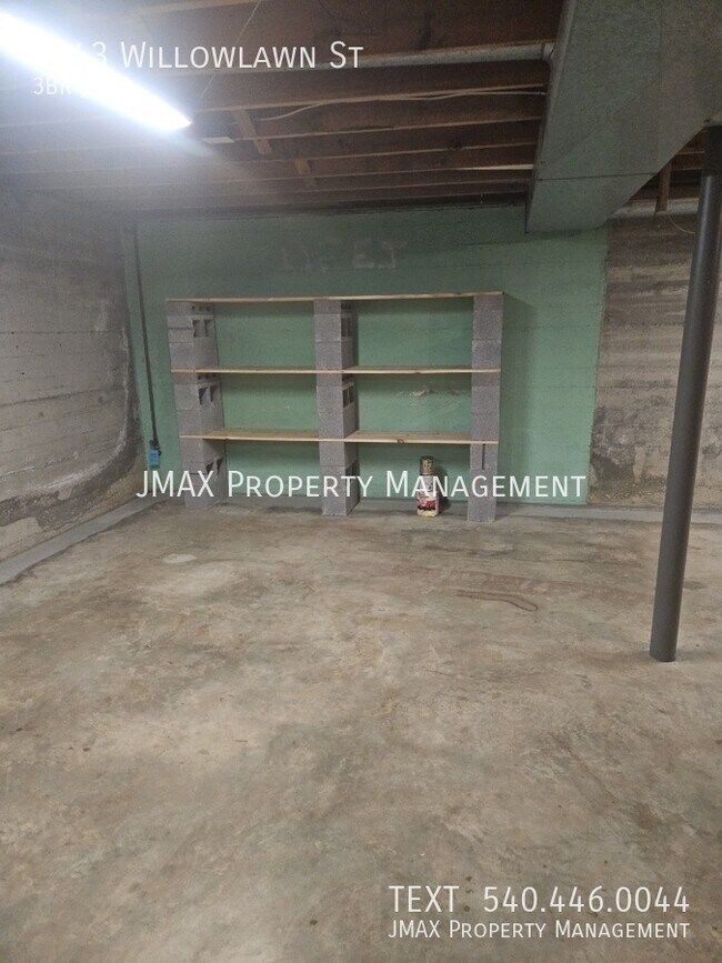 Building Photo - 2643 Willowlawn St