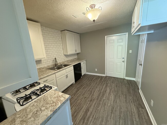 Building Photo - 24 S Wakefield Dr