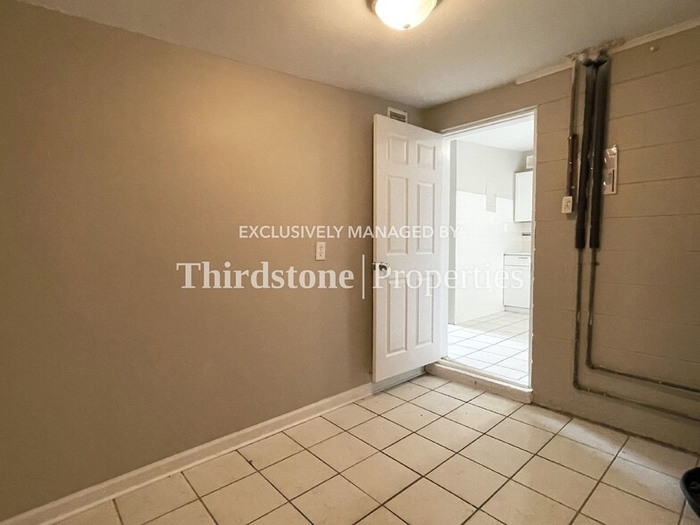 Building Photo - 10452 Pinehurst Dr