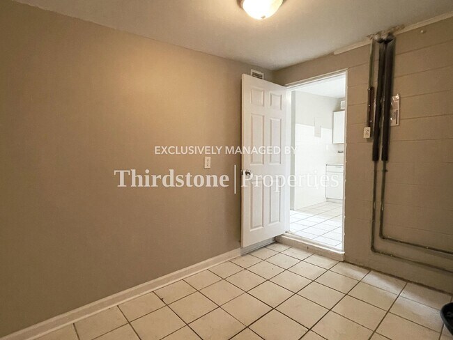 Building Photo - 10452 Pinehurst Dr