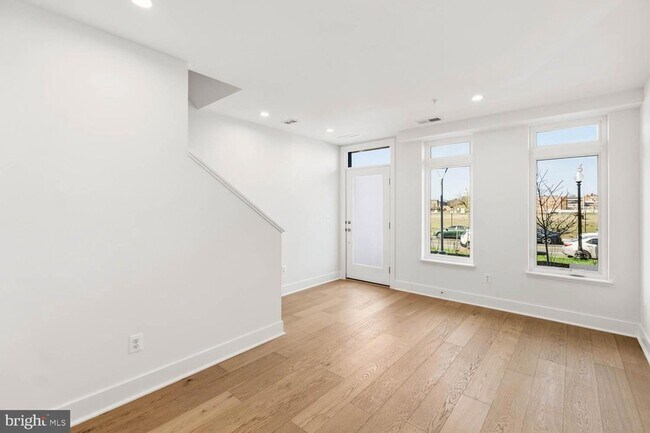 Building Photo - 2607 1st St NW