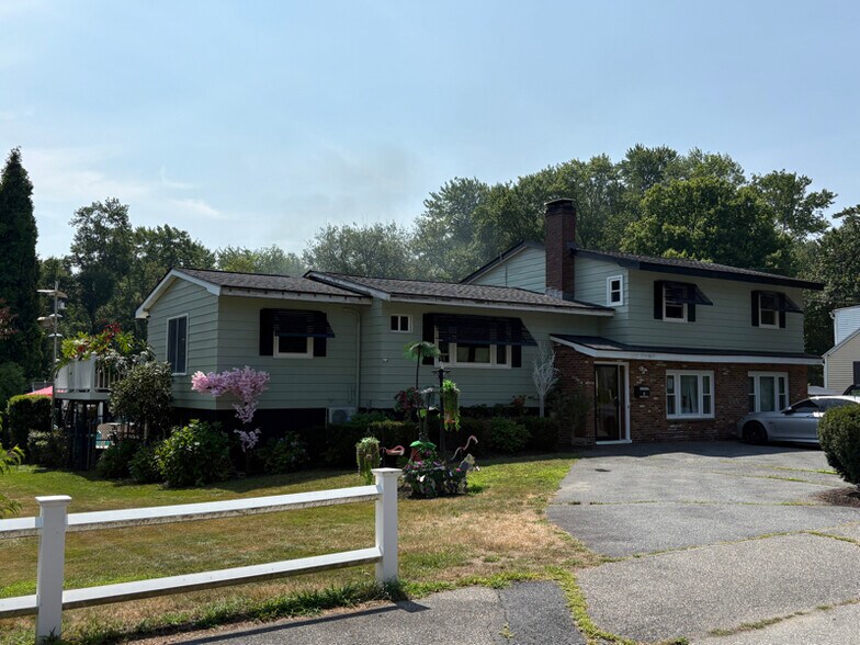 Building Photo - 8 Brackett Rd