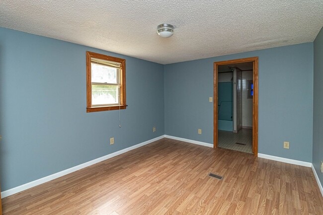 Building Photo - 2 Bedroom 2 Bath Doublewide in Dudley!