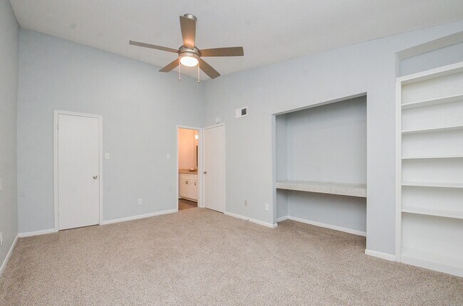 Building Photo - 5711 Sugar Hill Dr