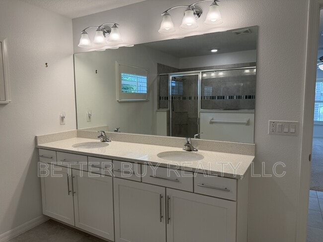 Building Photo - 16 Kalendar Ct