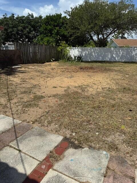 Building Photo - 13793 Oleander Ave