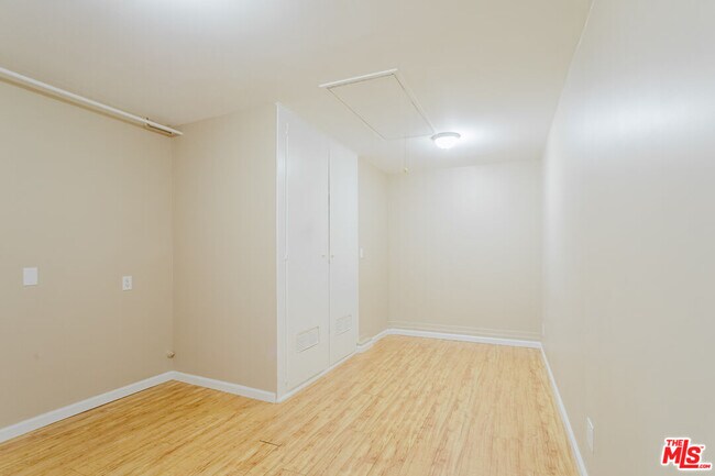 Building Photo - 9047 Riderwood Dr