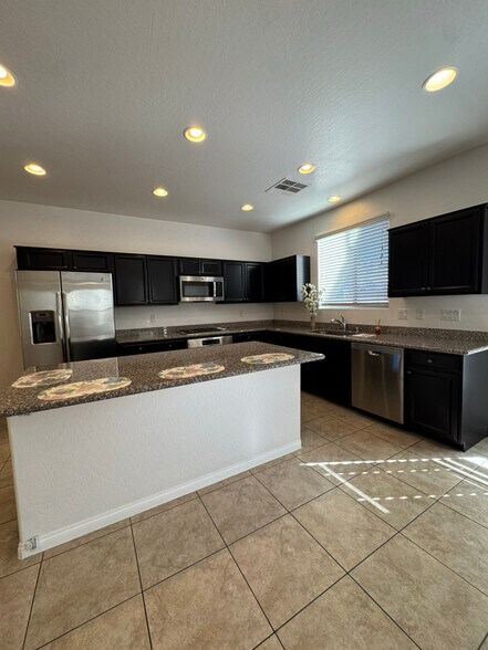 Building Photo - 123 Volans Ave