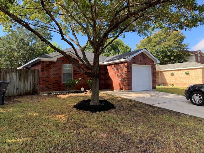 Building Photo - Beautifully remodeled 3/2