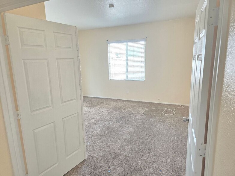 Building Photo - 1482 Peppermint Dr