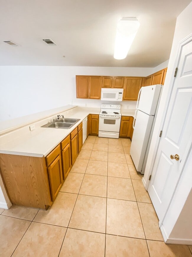 Building Photo - Fort Walton Townhome Available!!! 2bd/2.5bth