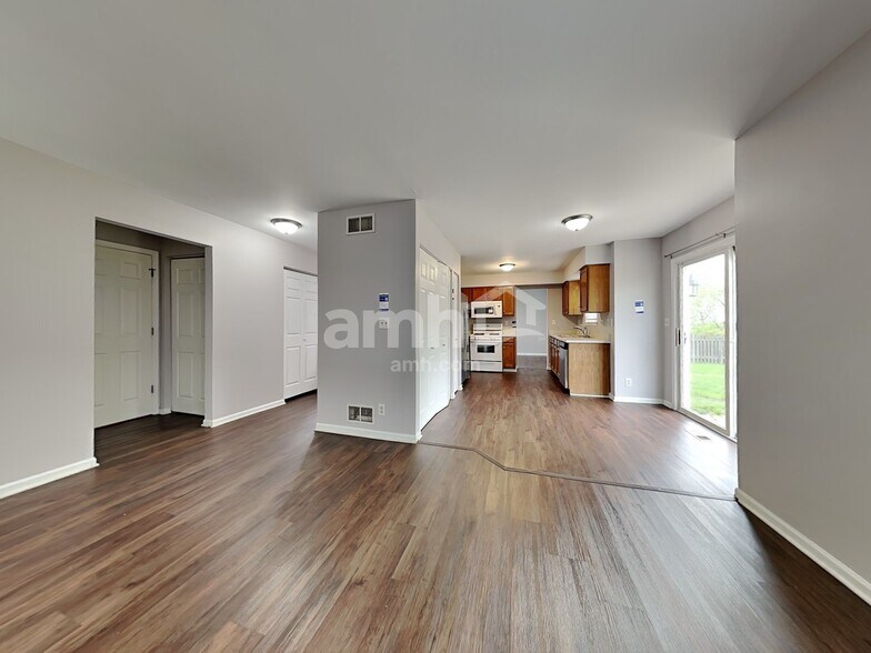 Building Photo - 20934 W Bloomfield Dr