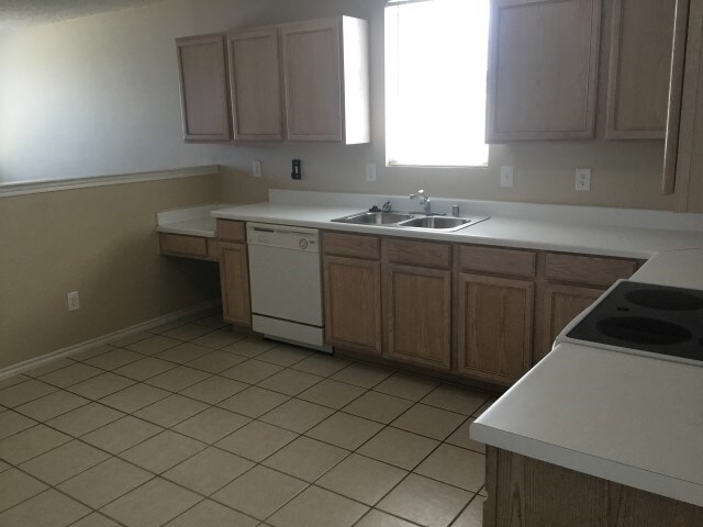 Building Photo - 16136 Shawnee Trl