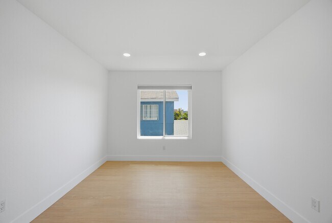 Building Photo - 1040 Gardena