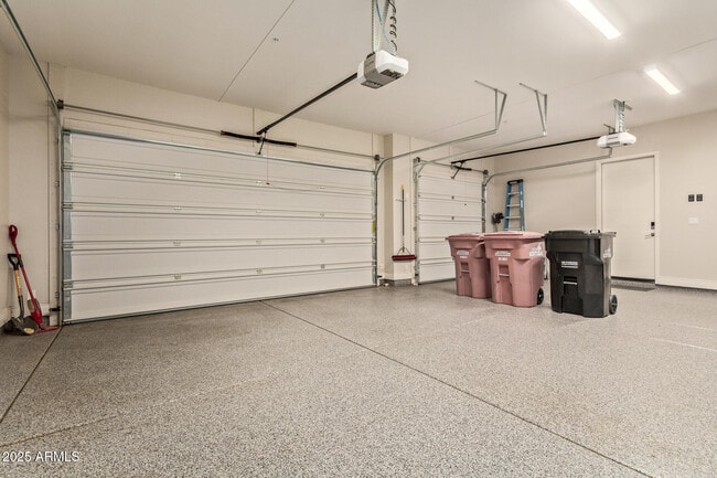 Building Photo - 10928 E North Ln
