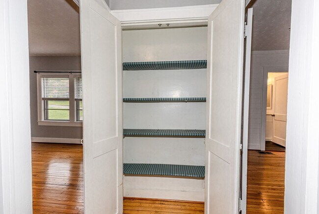 Building Photo - Cozy 2BD/2BTH in South Knoxville
