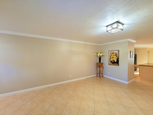 Building Photo - 1905 Robalo Dr