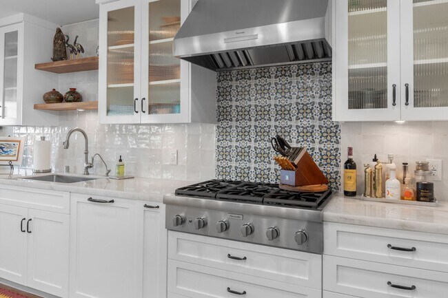 Building Photo - Newport Bluffs Front Row | Furnished Rental with Stunning Back Bay Views