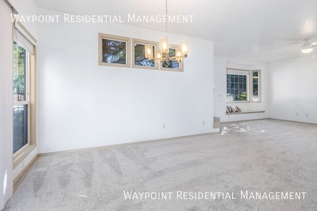 Building Photo - 9640 W Sleepy Hollow Ln