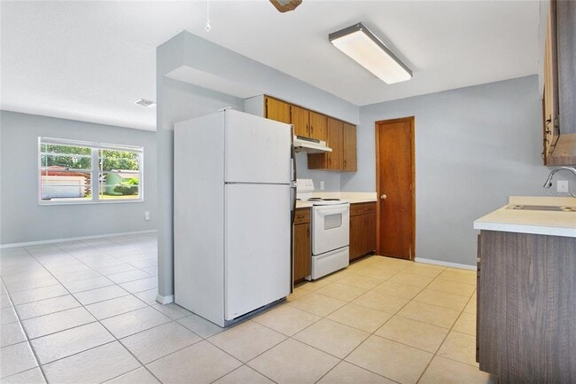 Building Photo - 405 Long Dr