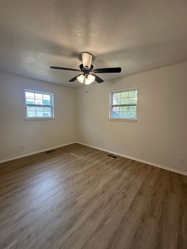 Building Photo - 6 Raleigh Cir