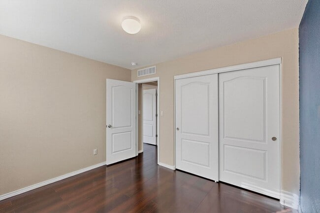 Building Photo - Executive 2 story Town house 4 Bedroom 3 b...