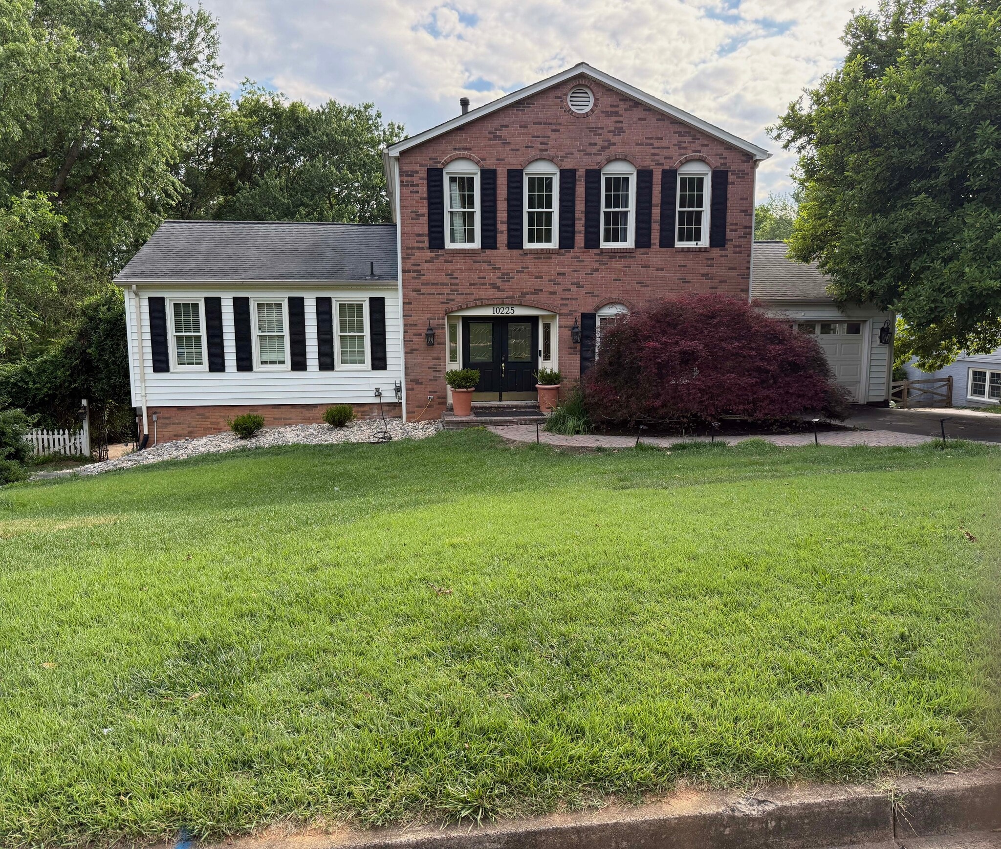 Building Photo - 10225 Tamarack Dr