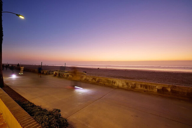 Building Photo - 3979 Ocean Front Walk