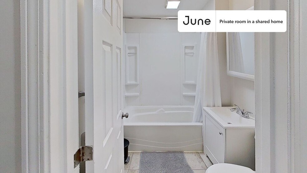 Building Photo - Room in Shared 4 bed/1 bath home in Roxbury
