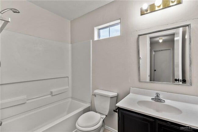 Building Photo - 20 Thunderbird Ave