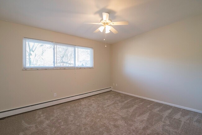 Building Photo - 522 Bemidji Ct