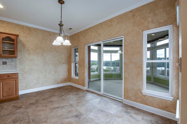 Building Photo - 211 Todaly Cir