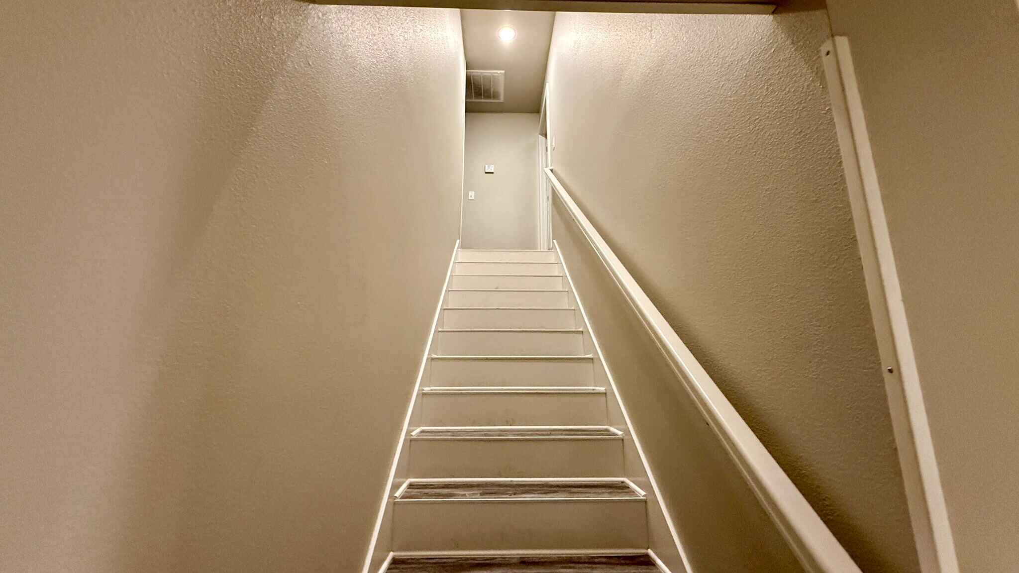 Building Photo - 103 E Mulberry St