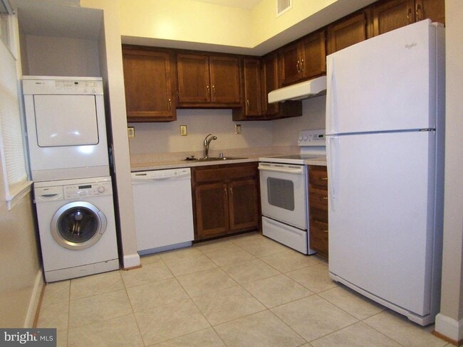 Building Photo - 1111 N Pitt St