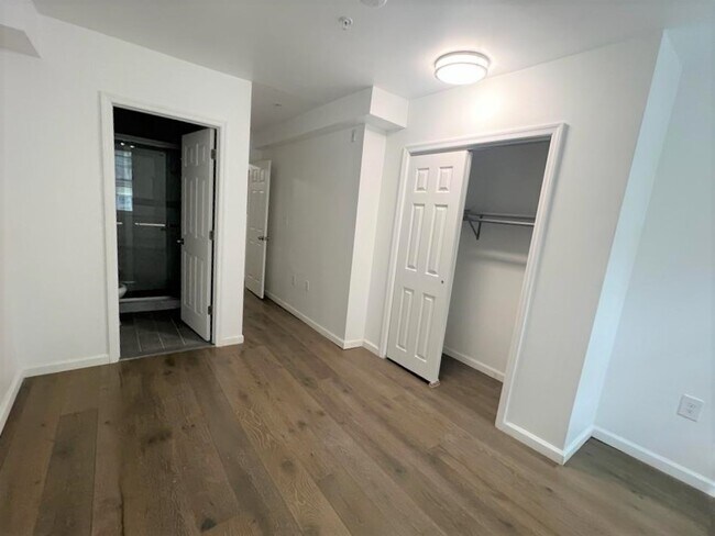 Building Photo - 1015 Spruce St