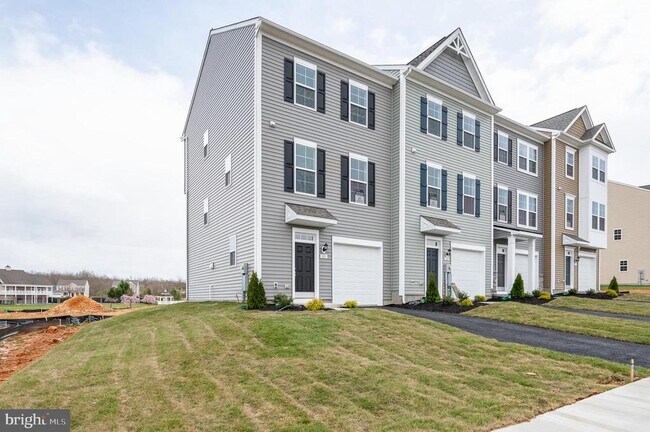 Building Photo - 301 Hillsdale Pl