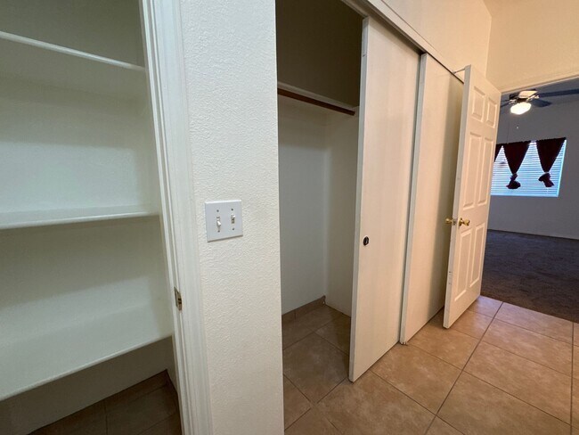 Building Photo - 2834