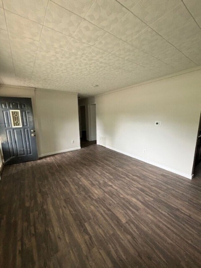 Building Photo - 713 N Maplewood Dr