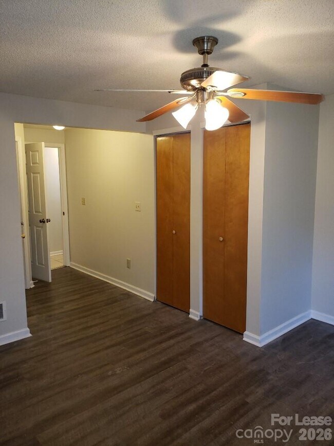 Building Photo - 2830 Hosta Dr