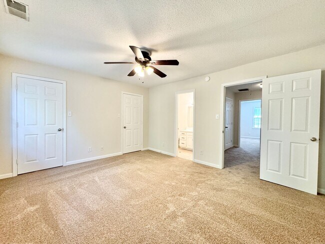 Building Photo - 2 Bedroom Townhome in NW Greensboro near parks and Greenway