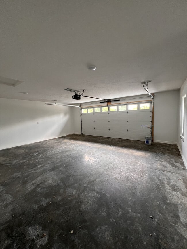 Building Photo - 209 Millersburg St