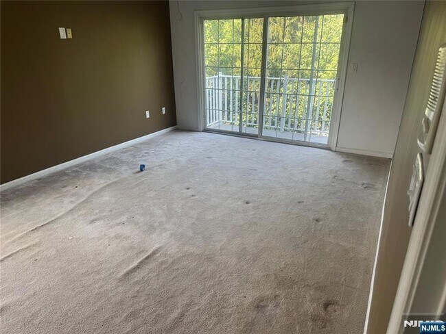 Building Photo - 125 Riverwalk Way
