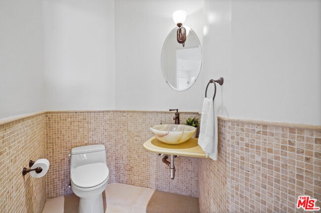 Building Photo - 420 S Hamel Rd