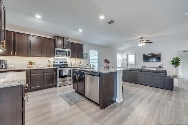 Building Photo - Beautiful 3BR 2BA Home w/ Fenced Yard • Full Kitchen Suite • Attached Garage in San Antonio