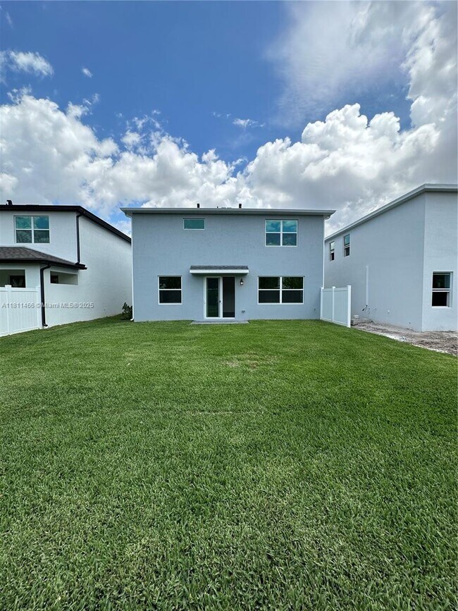 Building Photo - 7262 Lenora Ln